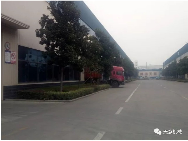 天意機(jī)械為柬埔寨客戶加工生產(chǎn)年產(chǎn)80萬平方輕質(zhì)墻板生產(chǎn)線成功裝車啟運(yùn)！