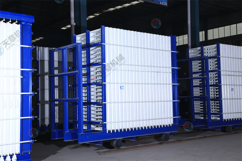 一次成型40塊板的復(fù)合墻板機，究竟有多好？