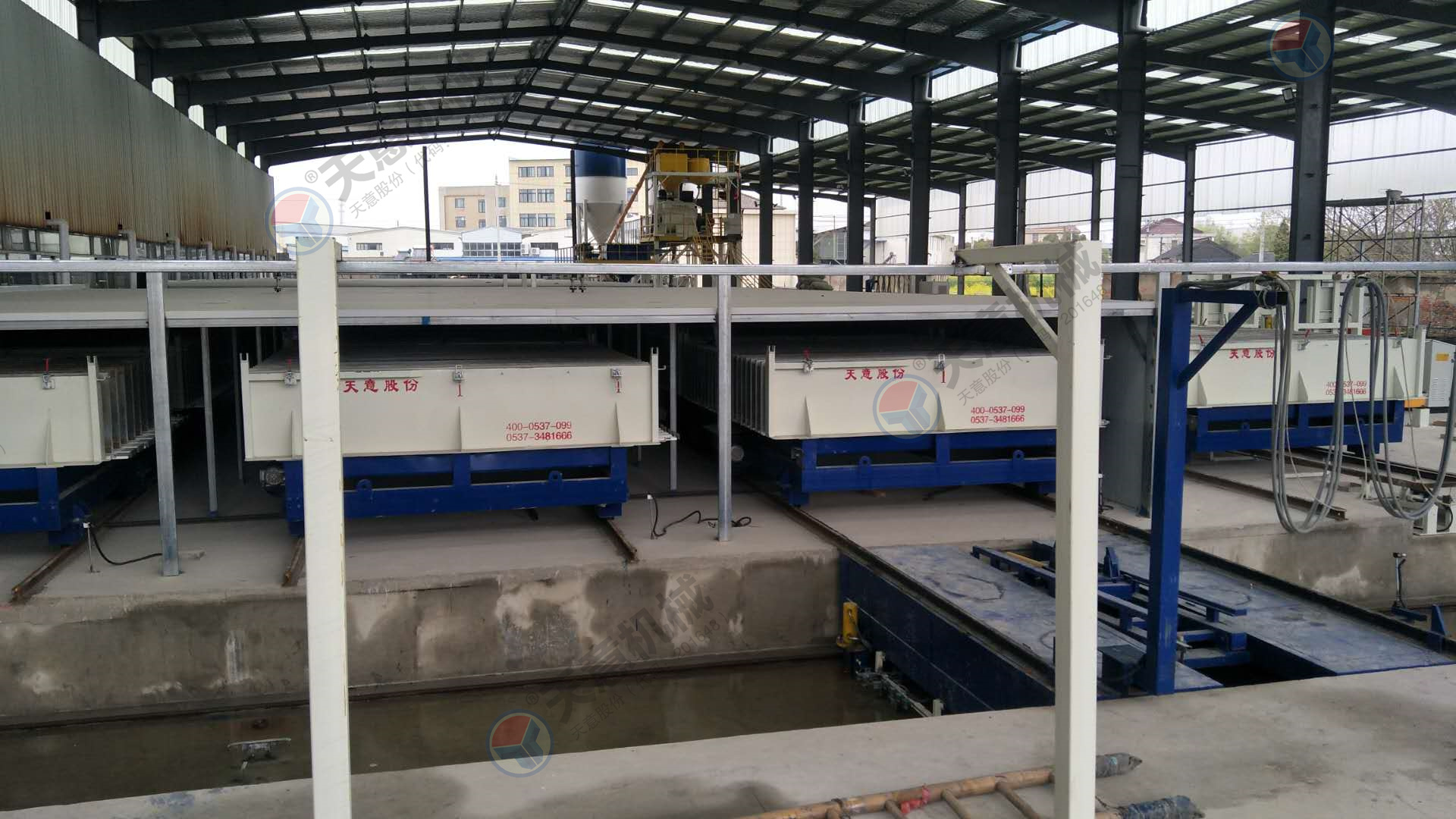 相對(duì)于傳統(tǒng)墻板機(jī)設(shè)備，新型墻板機(jī)有點(diǎn)更多